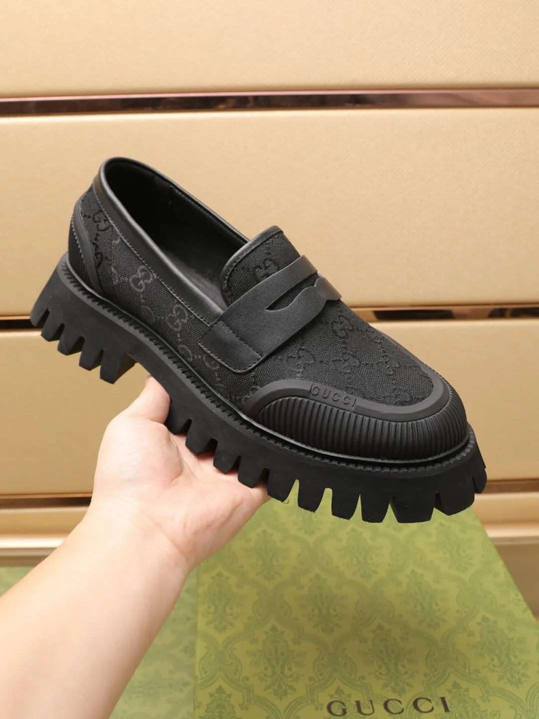 Men's Men's Shoes 💰P540💰[GUCCI] 🆕Men's classic loafers, which combine classic shoe styles with retro California style. Slipper style design, easy to put on and take off. The upper is carefully made of original fabric and decorated with a rubber concave sole and the logo on the upper. Wear it with casual clothing or a suit. Size: 38-44 (45.46 customized)